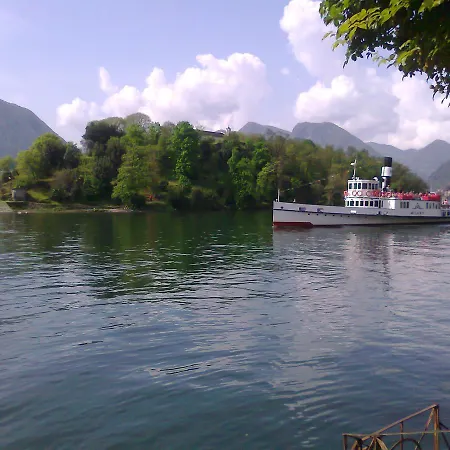 Lakeside 아파트